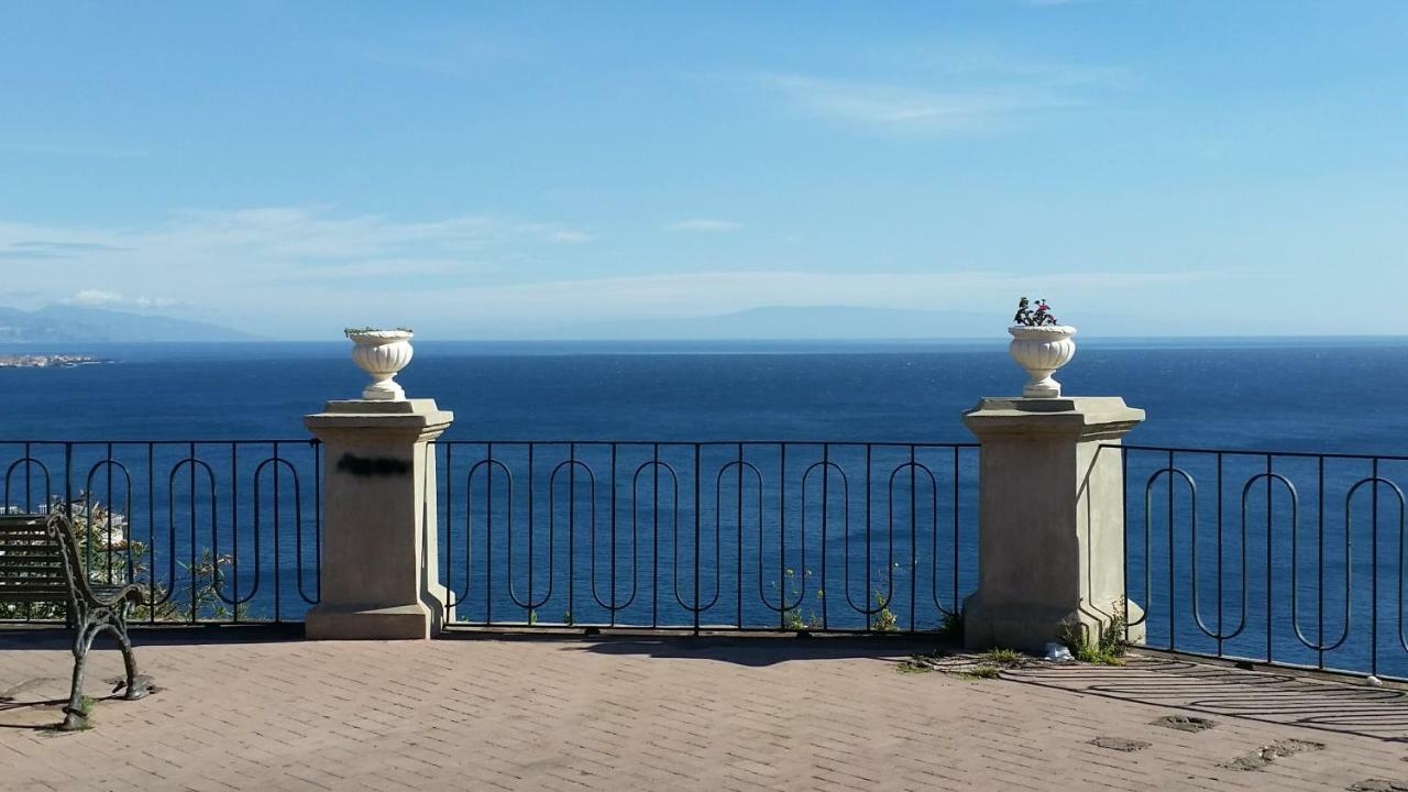 L.T. Metis Hotell Acireale Exteriör bild